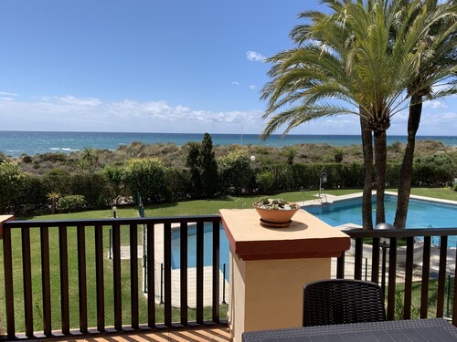 Apartment 815 first line of the beach with sea views