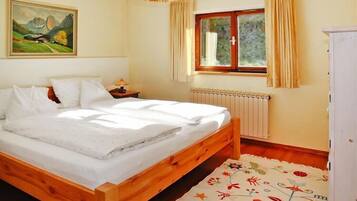 3 Schlafzimmer, Reisekinderbett