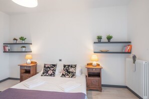 2 bedrooms, Internet - Apartment located on the eighth floor of a building, with liftIn 90 square meters of space, it comfortably accommodates 5 people with a double bedroom, a single bedroom and a sofa bed in the living roomPretty and strategic area just a few minutes walk fr (Padova)