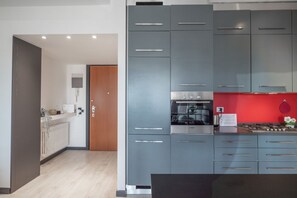 Private kitchen - Apartment located on the eighth floor of a building, with liftIn 90 square meters of space, it comfortably accommodates 5 people with a double bedroom, a single bedroom and a sofa bed in the living roomPretty and strategic area just a few minutes walk fr (Padova)