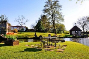 Outdoor dining - Holiday Farm in Pfaffenhofen with Indoor Pool (Kindwiller)