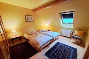 3 bedrooms, travel crib, free WiFi - Holiday Farm in Pfaffenhofen with Indoor Pool (Kindwiller)