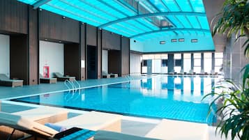 Indoor pool, lifeguards on site