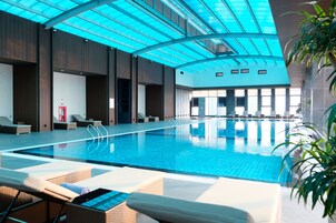 Indoor pool, lifeguards on site