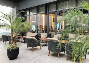 Bar à beira da piscina