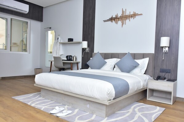 Standard Room | Egyptian cotton sheets, premium bedding, minibar, in-room safe