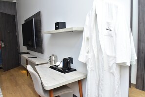 Standard Room | Egyptian cotton sheets, premium bedding, minibar, in-room safe