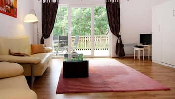 Smart-TV, DVD-Player, Tischtennisplatte