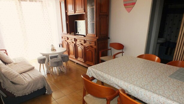 Unclassified image, 1 of 16, button - Cozy 2-Bed Apartment with Terrace & AC, 800m from Beach – Alberes 42, Empuriabrava (Castelló d'Empúries)