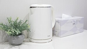 A white electric kettle with a box labeled "CASHMERE EX220" and a potted plant beside it. - HOME Tengachaya2F (Osaka)