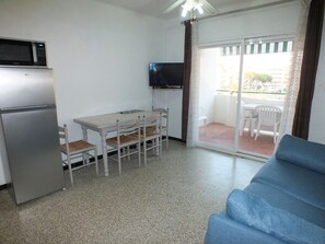 Interior - Cozy Apartment with Pool in Roses - Sleeps 4, Near Beach & Attractions (Roses)