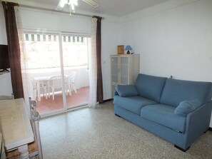 TV - Cozy Apartment with Pool in Roses - Sleeps 4, Near Beach & Attractions (Roses)
