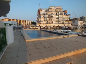 Pool - Cozy Apartment with Pool in Roses - Sleeps 4, Near Beach & Attractions (Roses)