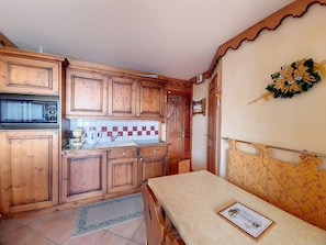 Fridge, microwave, dishwasher, coffee/tea maker