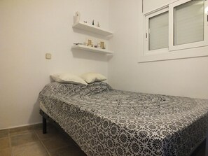 1 bedroom, free WiFi - Cozy apartment 50m from the beach with AC and TV, 2/4 people (Roses)