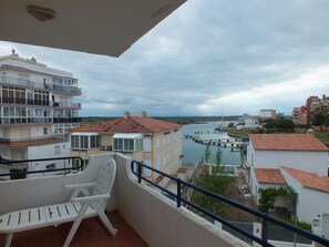 Property grounds - Apartment for 6 - Terrace - Near Beach and Shops (Roses)