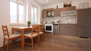 Kühlschrank, Ofen, Herdplatte, Geschirrspüler