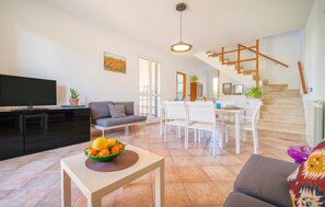 TV - Lovely home in Piane Vecchie,Lascari (Piane Vecchie,Lascari)