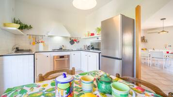 Kühlschrank, Herdplatte, Geschirrspüler