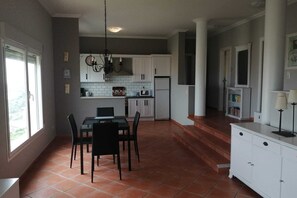 KylskÄp, mikrovÄgsugn, ugn och spishÀll