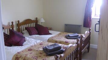 2 chambres, fer et planche à repasser, lit parapluie, Wi-Fi gratuit