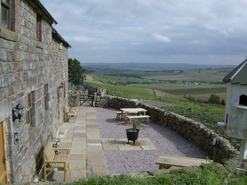 Historic Barn With Breathtaking Views Over Derbys/Staffs Border. Pet friendly.