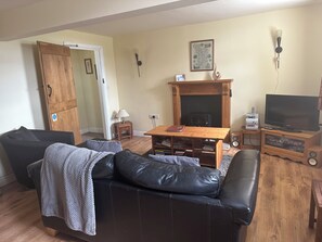 TV, fireplace, DVD player, books - Historic Barn With Breathtaking Views Over Derbys/Staffs Border. Pet friendly. (Buxton)