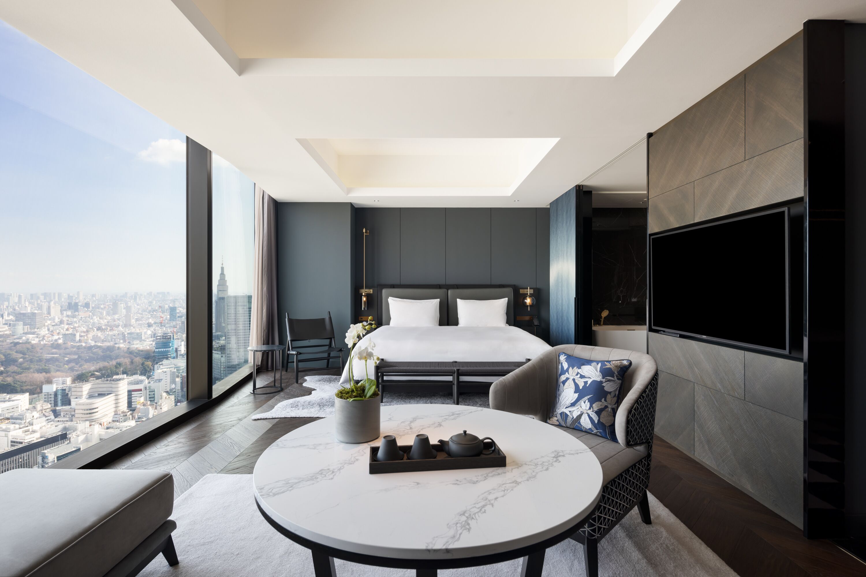 Premier Studio, 1 King Bed | Hypo-allergenic bedding, in-room safe, free cribs/infant beds, free WiFi