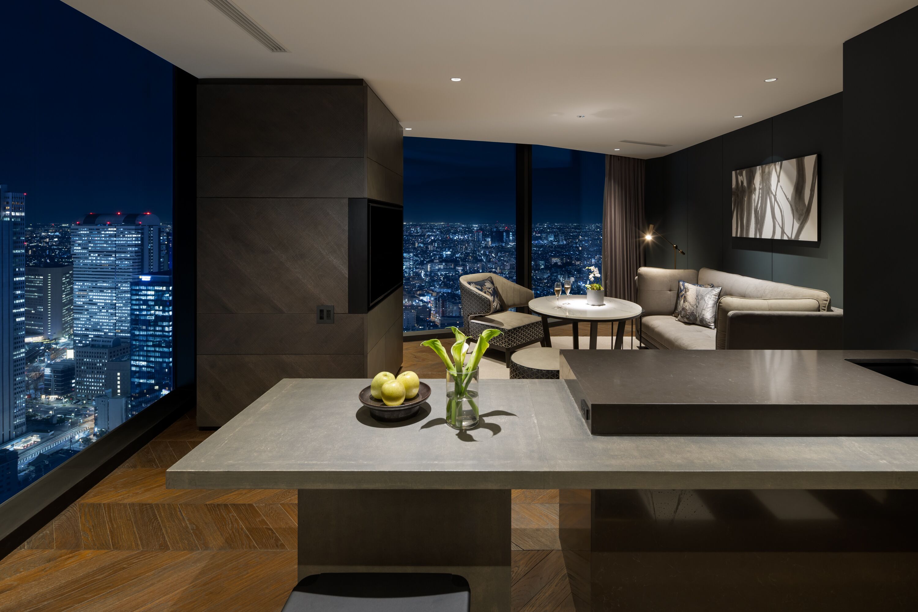 Deluxe Suite | Hypo-allergenic bedding, in-room safe, free cribs/infant beds, free WiFi