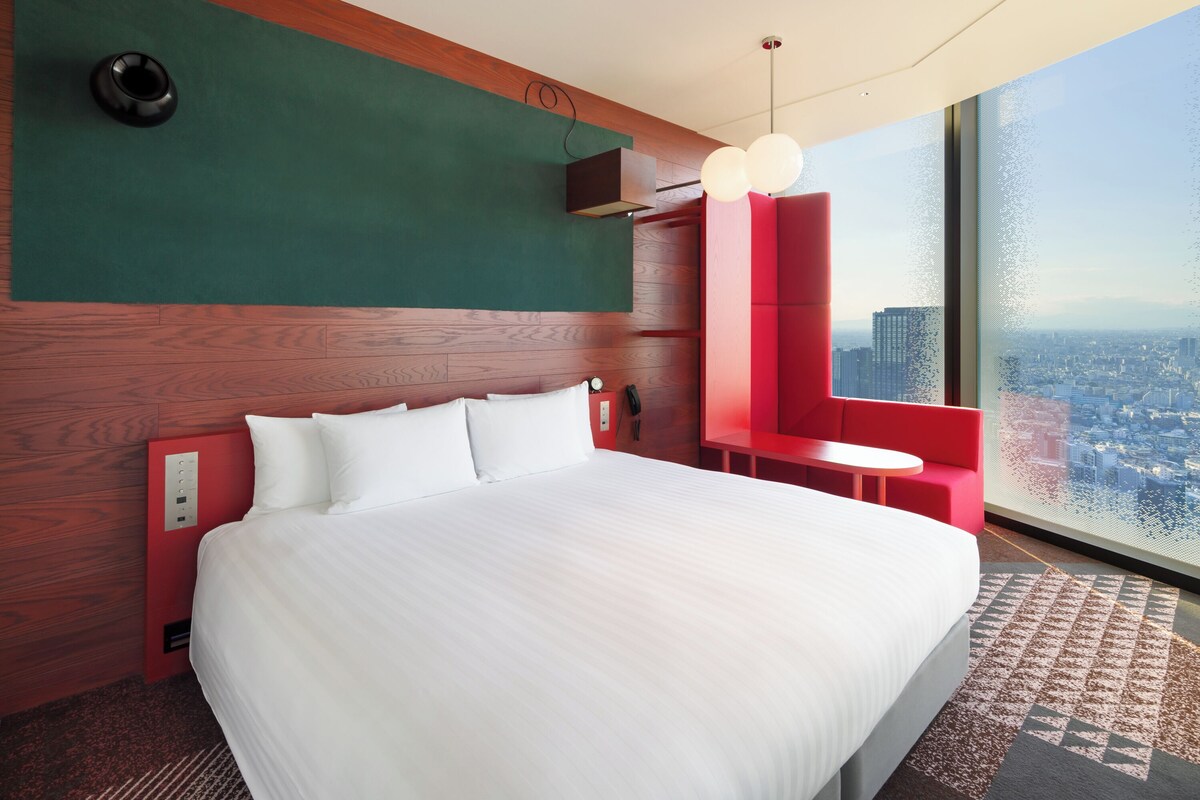 Unfamiliar Presences: Room (Red) Takuro Tamayama | Hypo-allergenic bedding available, in-room safe, WiFi (free), bed sheets