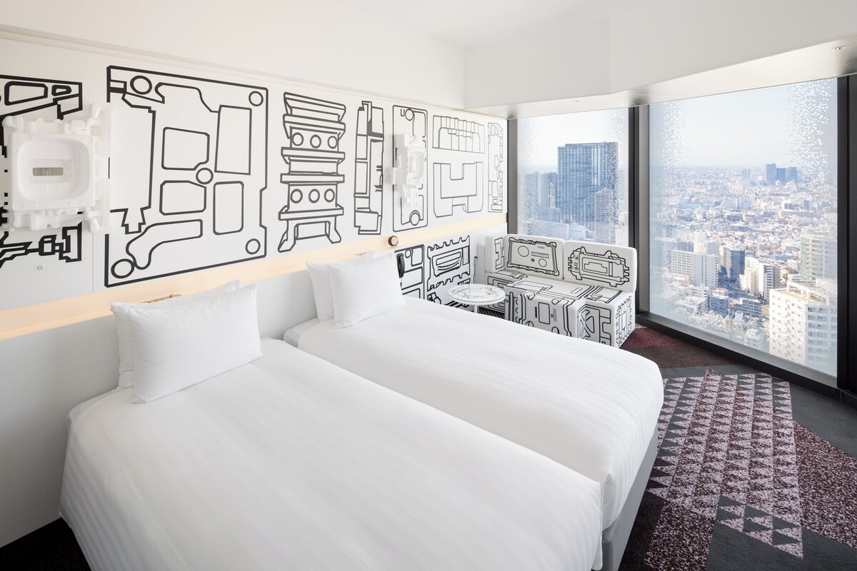 Yoshiaki Kaihatsu Artist Room / Styrofoam | Hypo-allergenic bedding available, in-room safe, WiFi (free), bed sheets