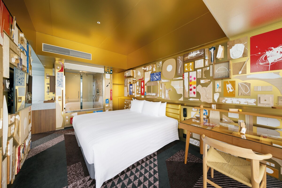 Yoshiaki Kaihatsu Artist Room / Picasso 147801 | Hypo-allergenic bedding available, in-room safe, WiFi (free), bed sheets