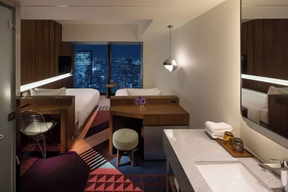 Hypo-allergenic bedding, in-room safe, free WiFi, bed sheets