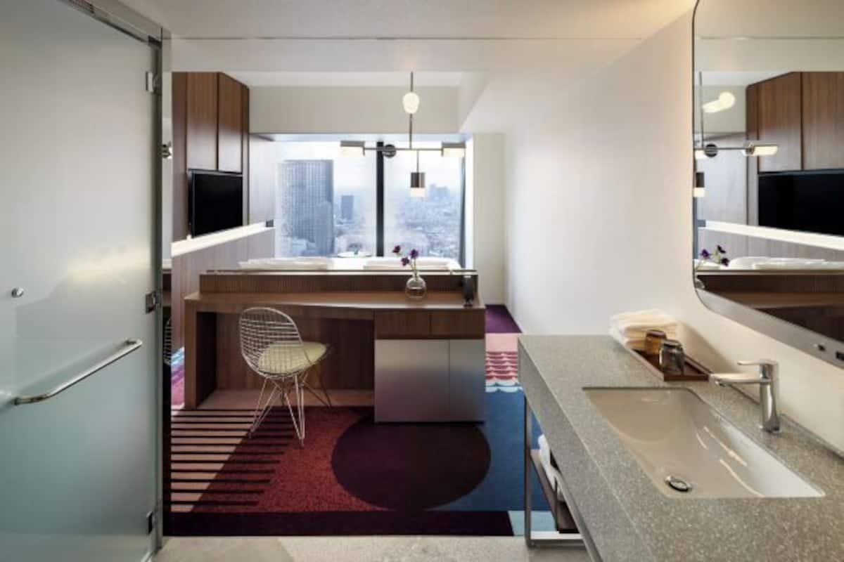 Hair dryer, slippers, bidet, towels