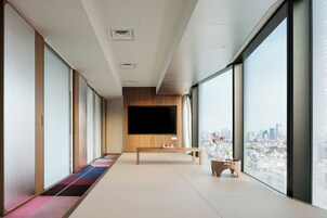 Suite, Non Smoking (Japanese) | Hypo-allergenic bedding, in-room safe, free WiFi, bed sheets