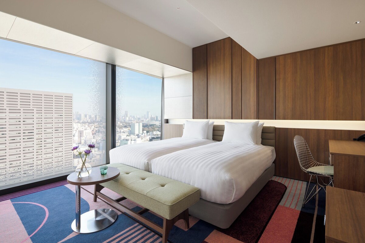 Premier Room, 2 Twin Beds, Non Smoking | Hypo-allergenic bedding available, in-room safe, WiFi (free), bed sheets
