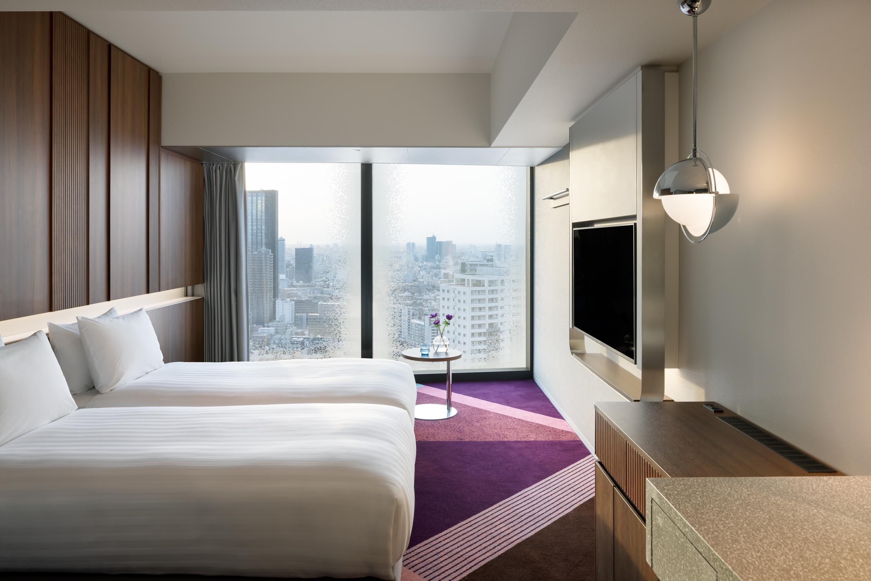 Hypo-allergenic bedding, in-room safe, free WiFi, bed sheets