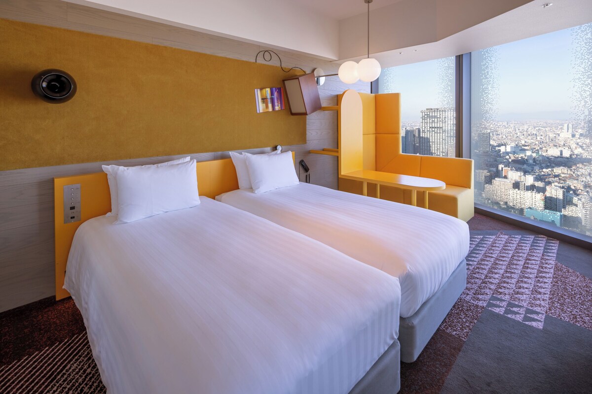 Unfamiliar Presences: Room (Yellow) Takuro Tamayama | Hypo-allergenic bedding available, in-room safe, WiFi (free), bed sheets