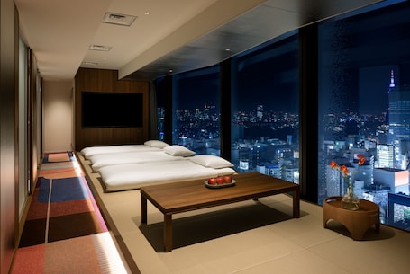 Suite (Japanese) | 1 bedroom, hypo-allergenic bedding, in-room safe, free WiFi