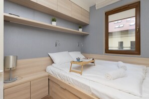 1 chambre, fer et planche à repasser, lit parapluie, draps fournis