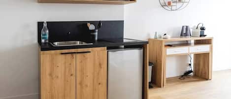Fridge, coffee/tea maker, cookware/dishes/utensils