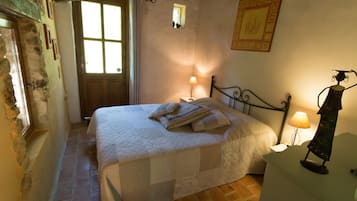 3 slaapkamers, een strijkplank/strijkijzer, reisbedje, wifi