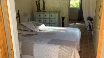 3 bedrooms, iron/ironing board, travel cot, WiFi