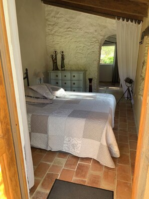 3 chambres, fer et planche à repasser, lit parapluie, Wi-Fi