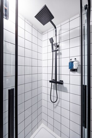 Bathroom - Beautiful 3 Bed House - Habita Property (Plymouth)