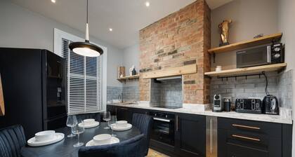 Beautiful 3 Bed House - Habita Property