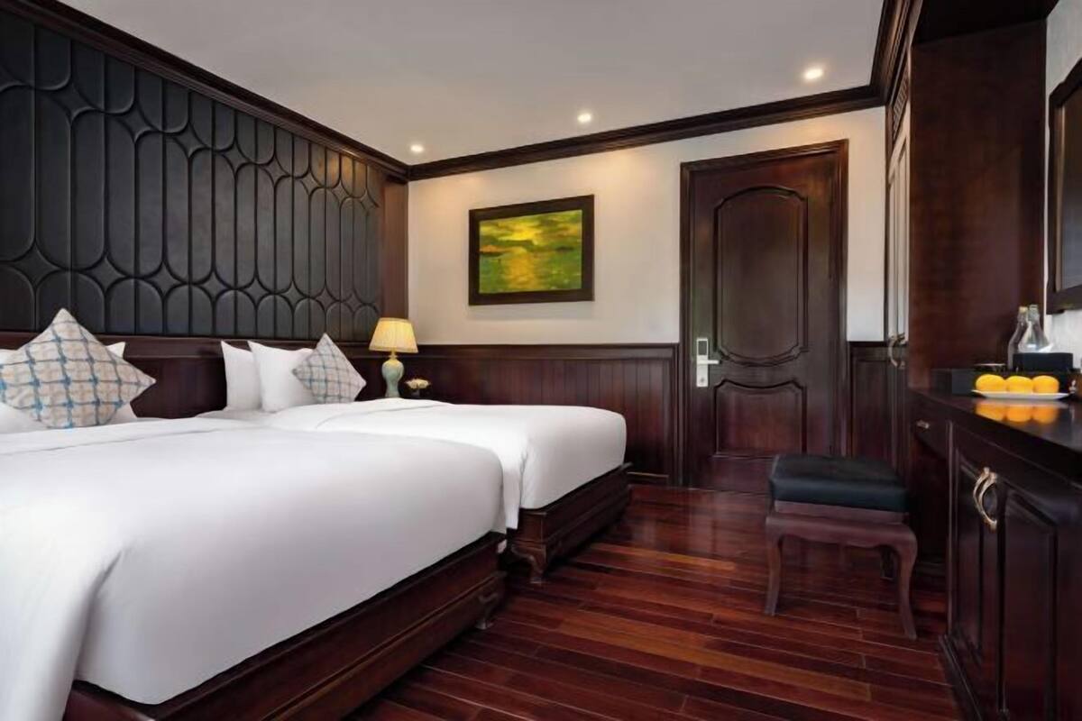 In-room safe, desk, WiFi (free), bed sheets