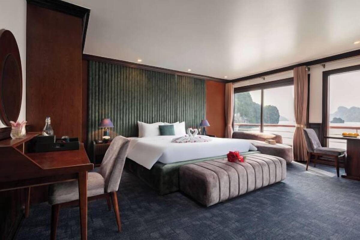 In-room safe, desk, WiFi (free), bed sheets