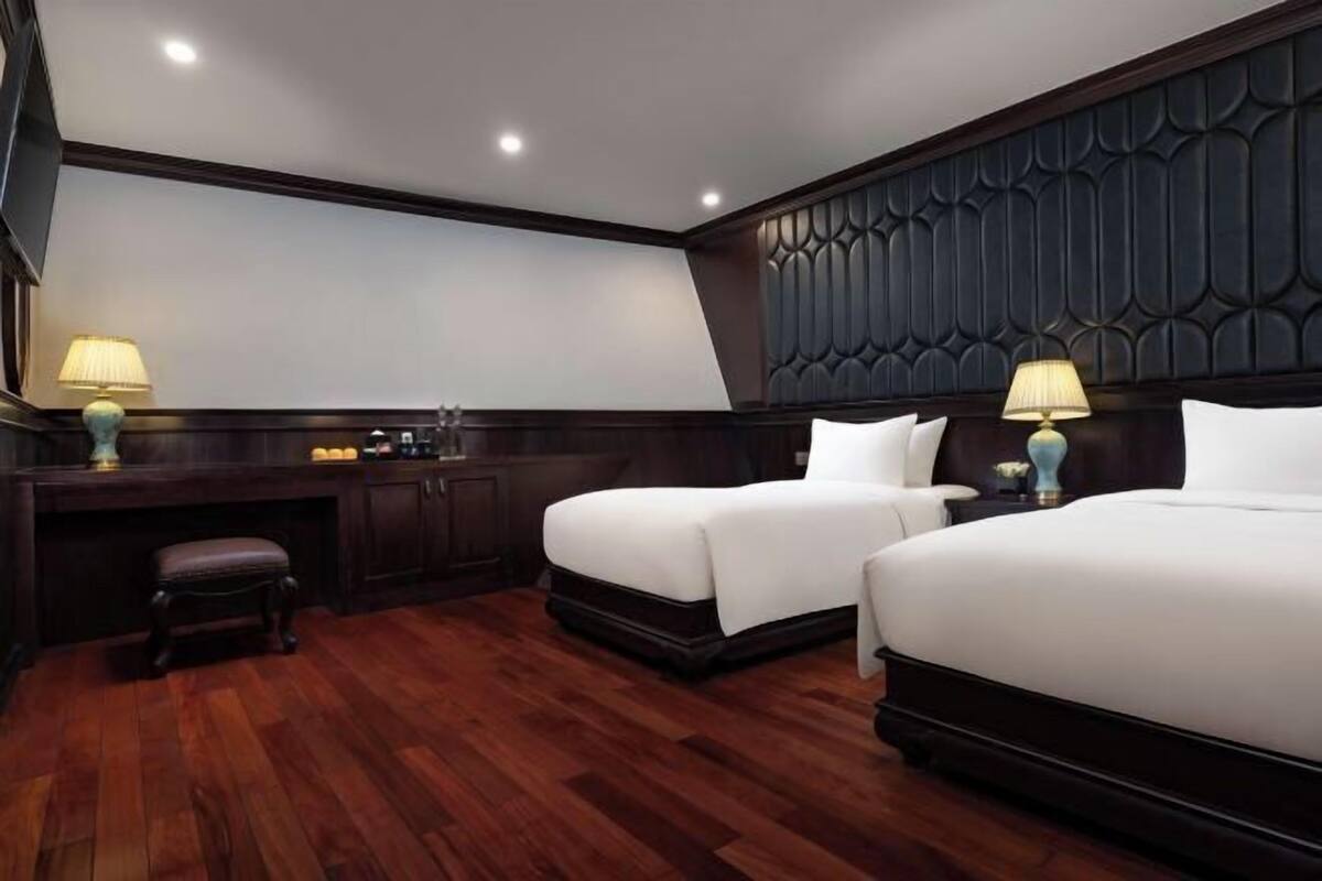 In-room safe, desk, WiFi (free), bed sheets