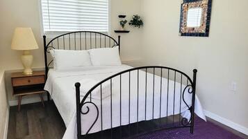 1 bedroom, desk, iron/ironing board, free WiFi